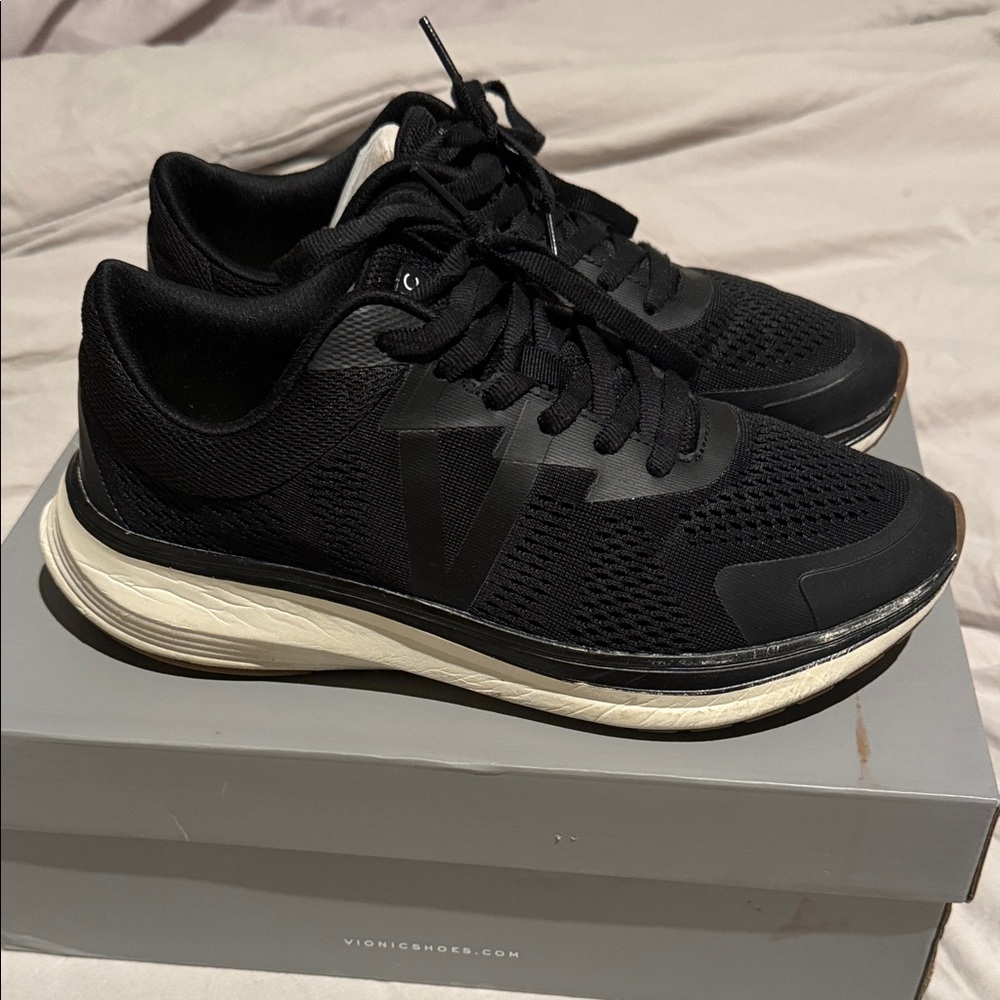 Vionic Women’s Black and White Sneakers